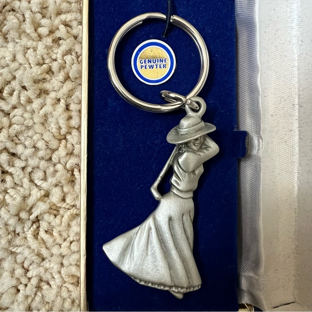 Elegant Silver Pewter Keychain